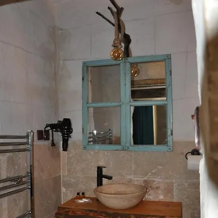 Cemil Koyu Cave House Bed & Breakfast