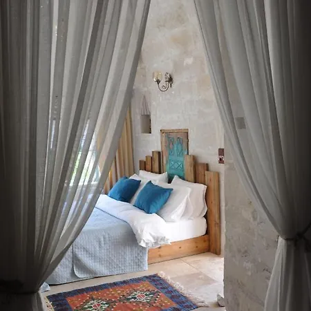 Cemil Koyu Cave House Bed & Breakfast *