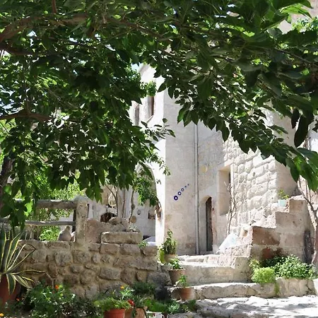 Cemil Koyu Cave House Отель типа 