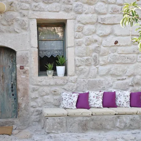 Hotel Cemil Koyu Cave House *