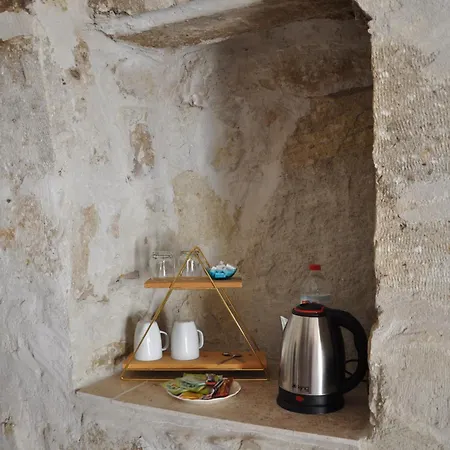 Cemil Koyu Cave House Bed & Breakfast *