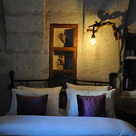 Cemil Koyu Cave House Bed & Breakfast