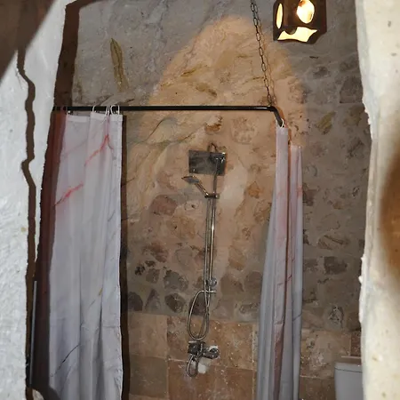 Hotel Cemil Koyu Cave House
