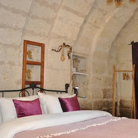 Hotel Cemil Koyu Cave House *