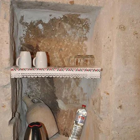 Hotel Cemil Koyu Cave House *
