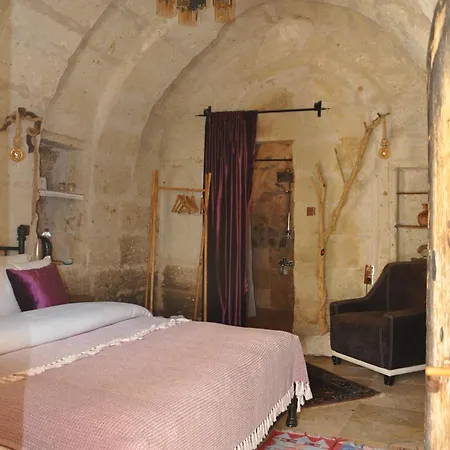 Hotel Cemil Koyu Cave House
